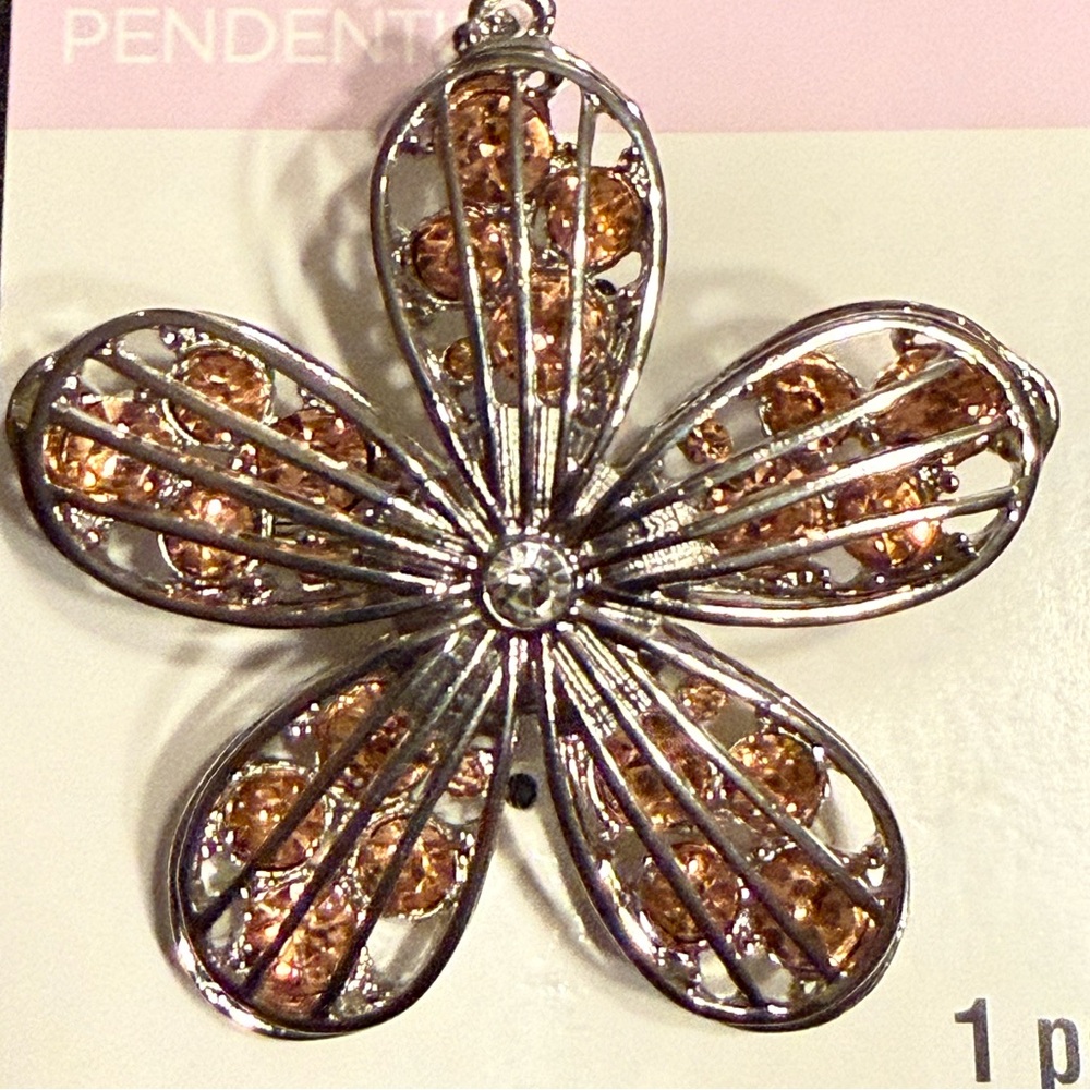 NEW Elegant Chunky Silver Flower Brooch